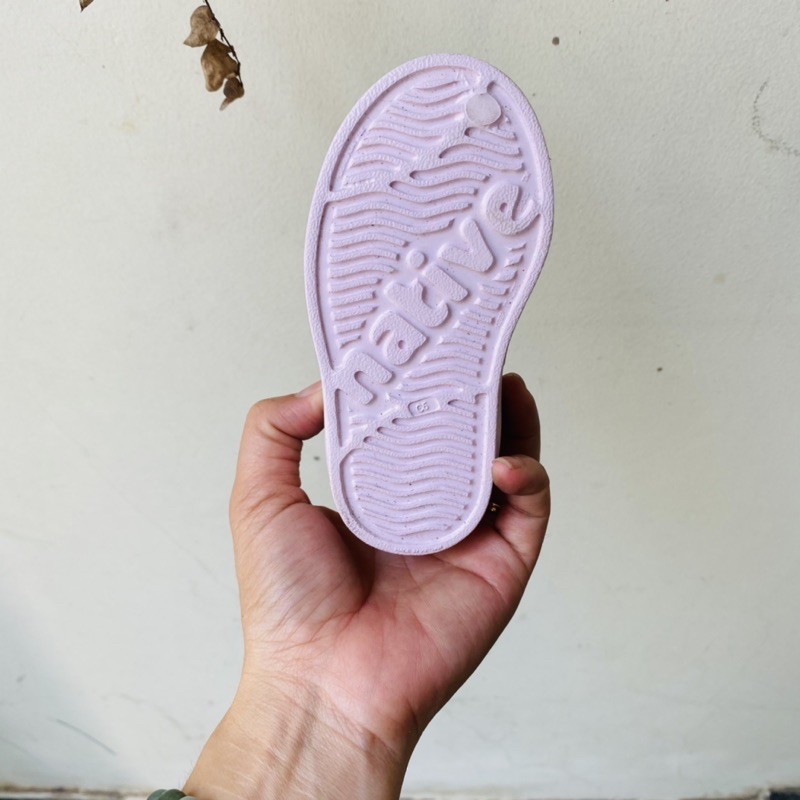 Giày Native xuất dư màu Hồng nhạt nhựa EVA chính hảng