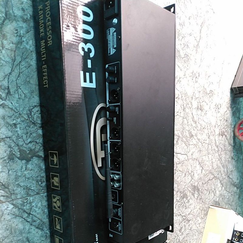 Vang Cơ lai số chống hú TD E300