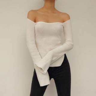 Áo cúp ngực trễ vai tay loe