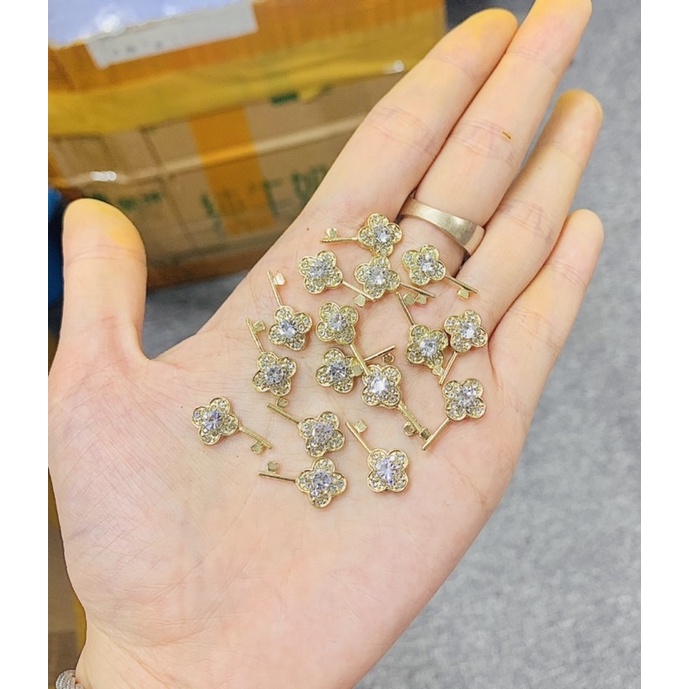 Cham hình đính móng