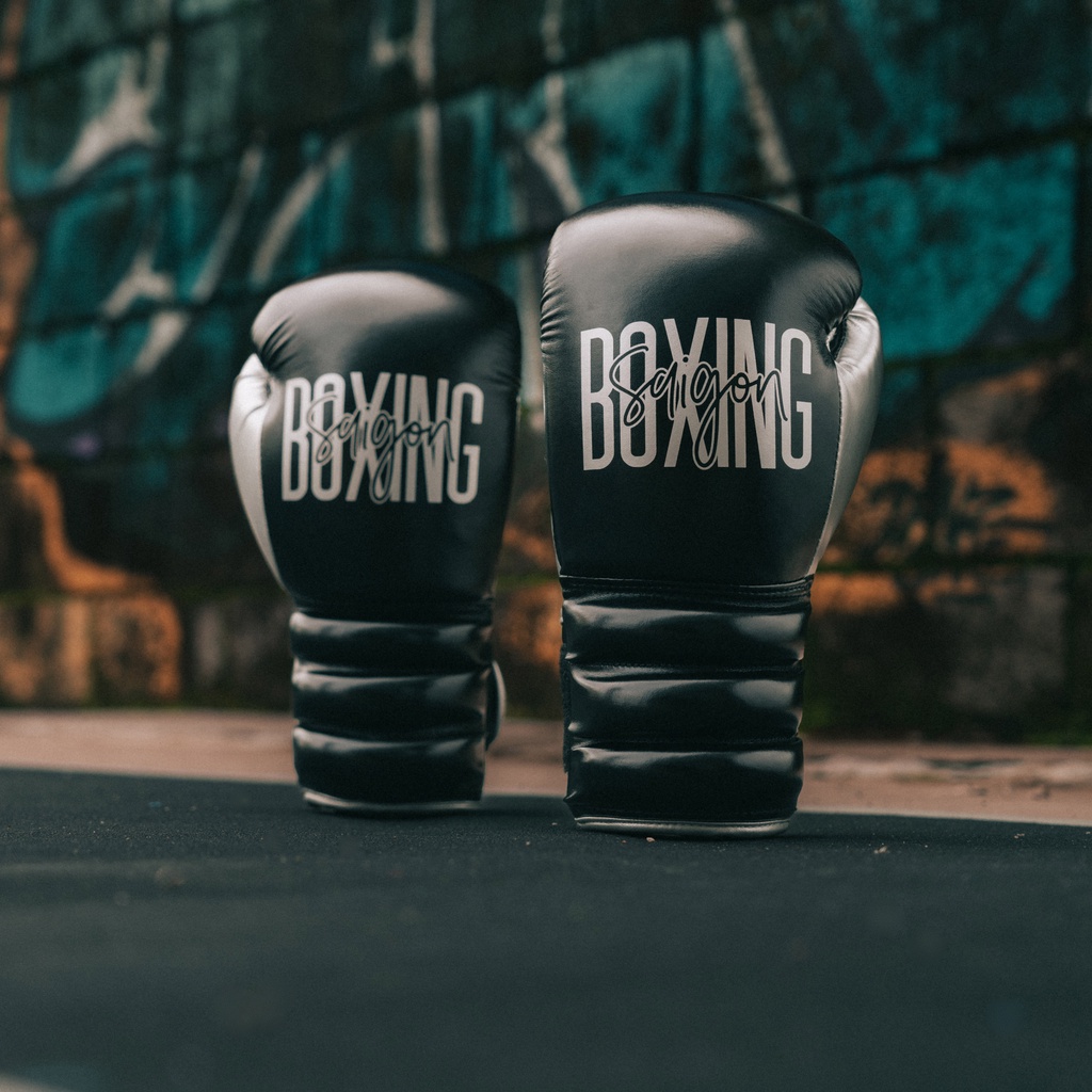 Găng Tay Boxing Saigon Inspire 2.0 - Black/Sliver/ ( Tặng túi đựng găng trống thấm )