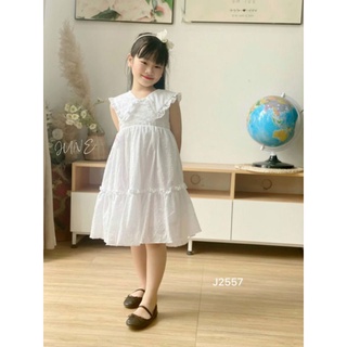 Đầm trắng cho bé gái. Bé nào mặc cũng sang chảnh đáng yêu hết nấc.