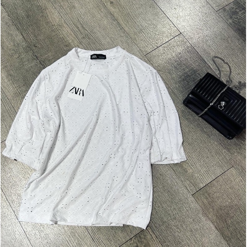 Áo thun hoa dập nổi, hình cận vải shop chụp thật