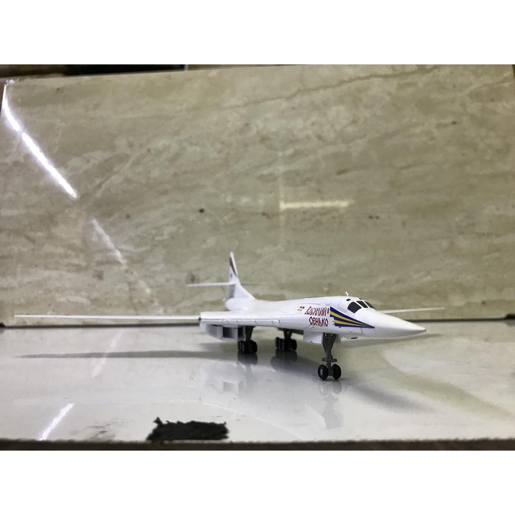 Mô hình Máy bay Ném Bom TU-160 - 1:200