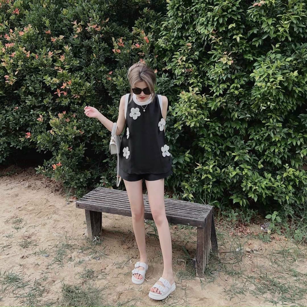 Sét bộ đồ nữ áo sát nách họa tiết đính hoa kèm quần đùi xinh trẻ