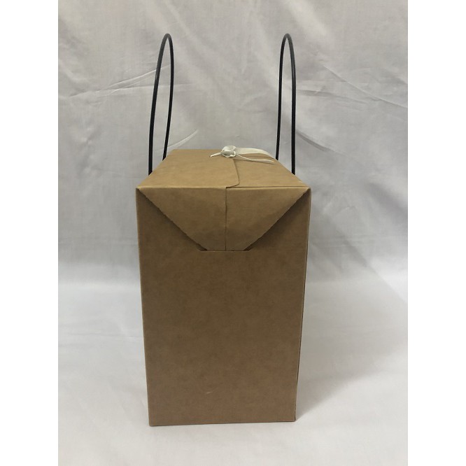 Hộp giấy gấp mặt kiếng có quai xách kích thước 20 x 26 x 12.2cm/hộp