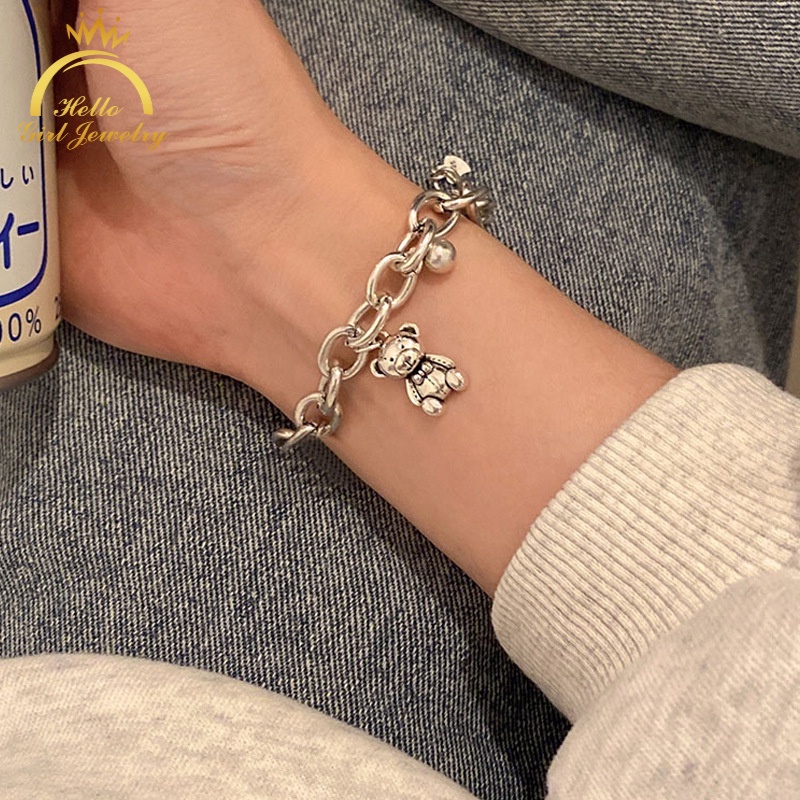  Vòng tay kim loại gắn hình chú gấu đáng yêu bắt mắt