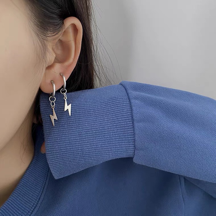 Khuyên Tai Bông Tai Nam Nữ Tròn Charm Sấm Sét Thép Titan Không Gỉ H05