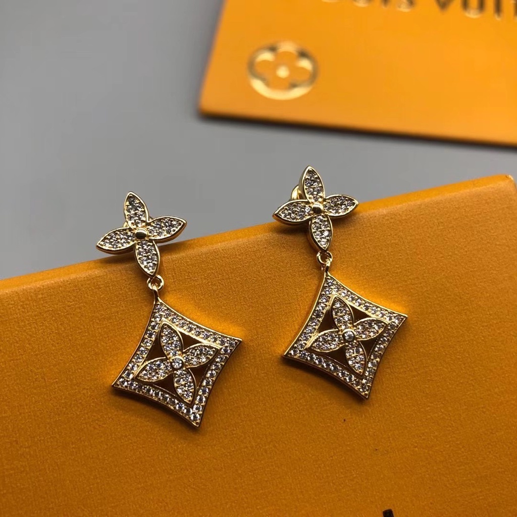 Khuyên Tai Đinh Tán Họa Tiết Chữ Louis Vuitton Thanh Lịch Dễ Thương Tinh Tế Thời Trang