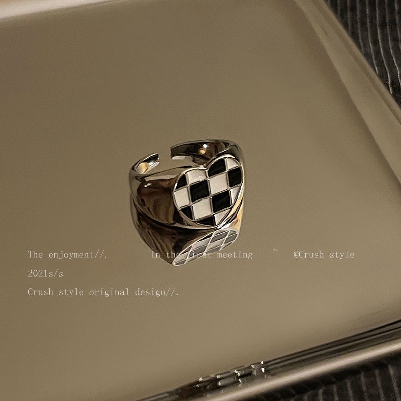 Nhẫn hở 17KM trái tim kẻ ô vuông trắng đen thời trang cá tính
