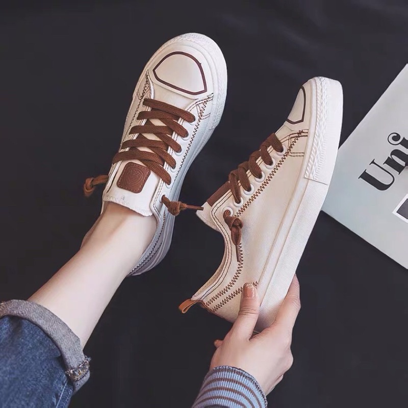 Giày sneaker đen trắng cực xinh, chất mềm form ôm chân cực đẹp - Mã TT81