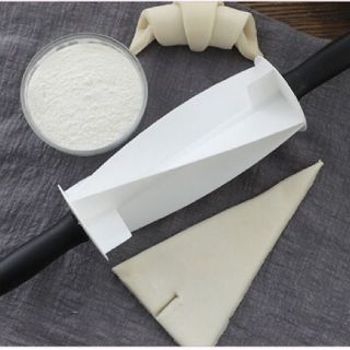 Dụng cụ cắt bánh sừng bò