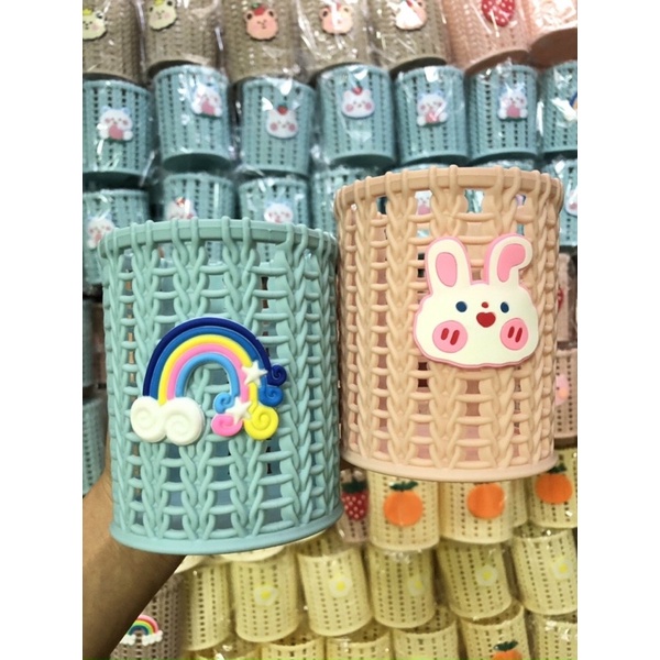 Lọ Đựng Bút Nhựa Hoạt Hình Để Bàn Làm Việc, Văn Phòng Kiểu Dáng Hàn Quốc Cute
