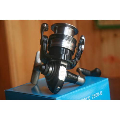 Máy câu cá đứng DAIWA Strike Force size 1000 , 2500, 4000 chính hãng - Top1VN vip 679jasdja