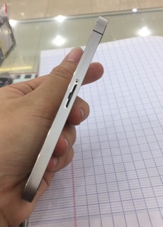 Khung sườn iphone 4g