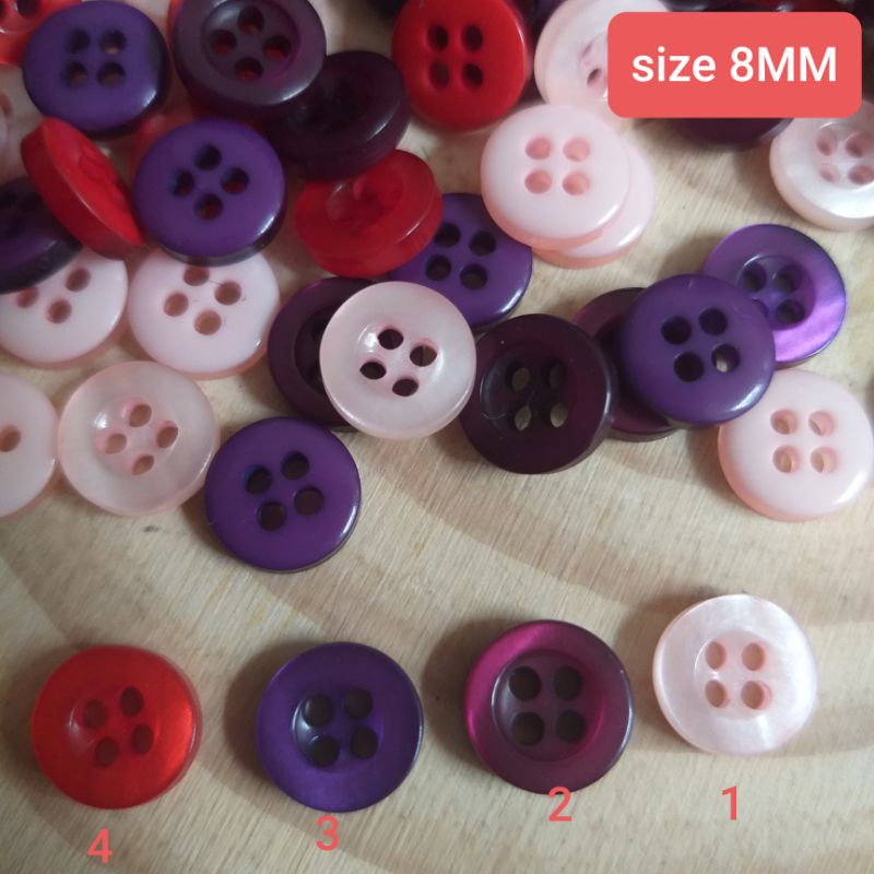 Nút nhựa 4 lỗ , size 8MM.(20 nút/5k)