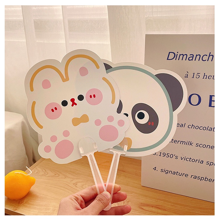 Quạt nhựa cầm tay mini hoạ tiết chibi đáng yêu