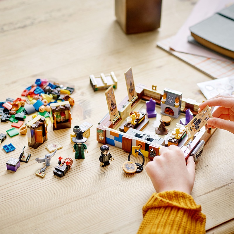 Đồ Chơi LEGO Rương Phép Thuật 76399 (603 chi tiết)