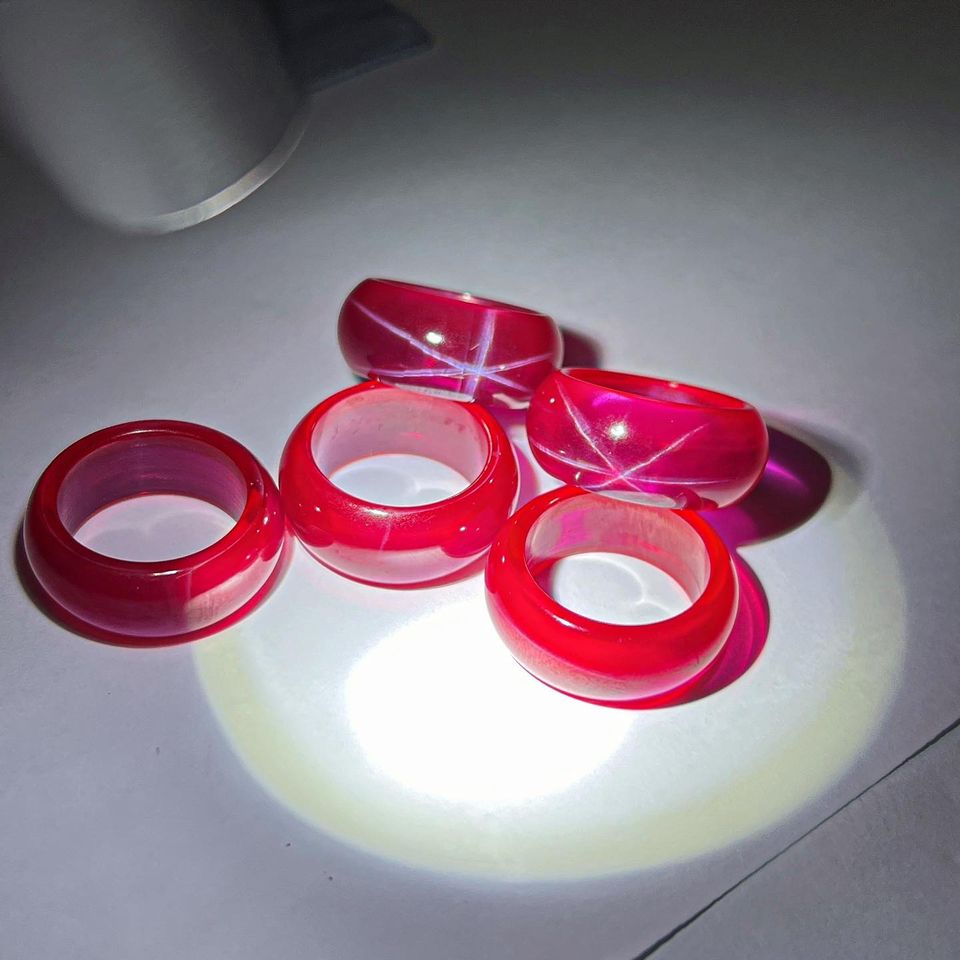 Nhẫn ruby thái sao phù hợp cho cả nam và nữ .