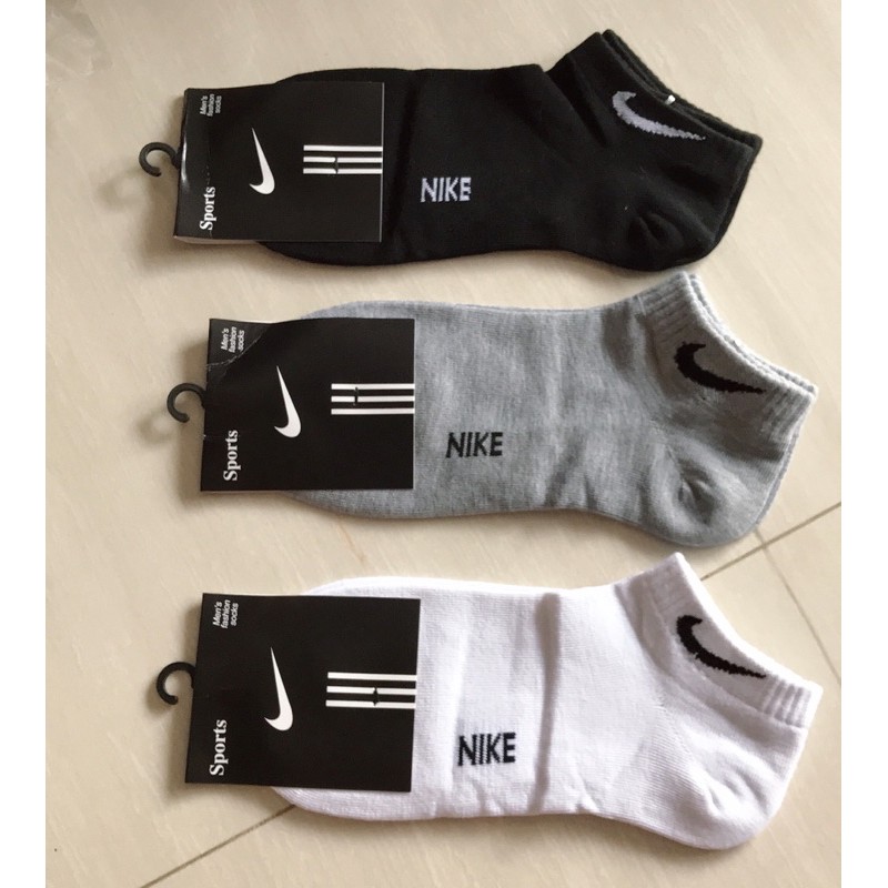 Tất nam ngắn cổ thể thao, chất cotton thấm hút mồ hôi. By SUMO Underwear.