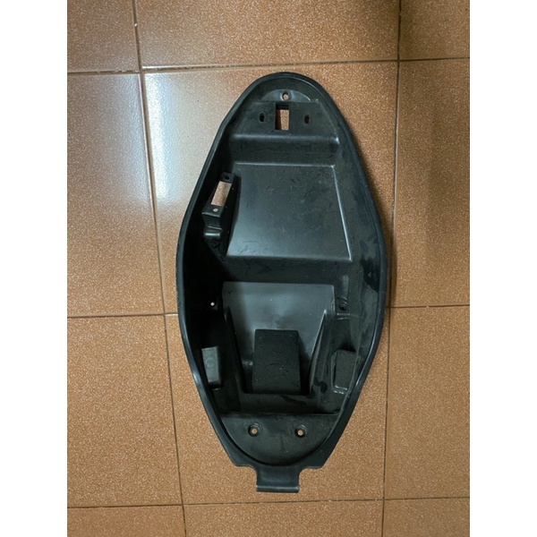 Cốp yên trong xe điện Xmen