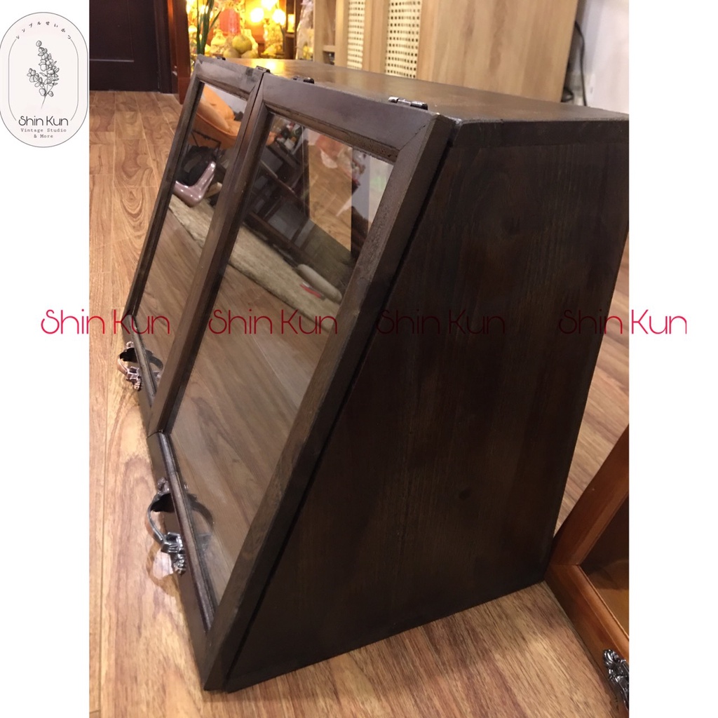 Tủ Gỗ Để Bàn Kính 2 Mặt Đựng Bánh Cà Phê Chén Bát Ly Cốc Phong Cách Retro SS12
