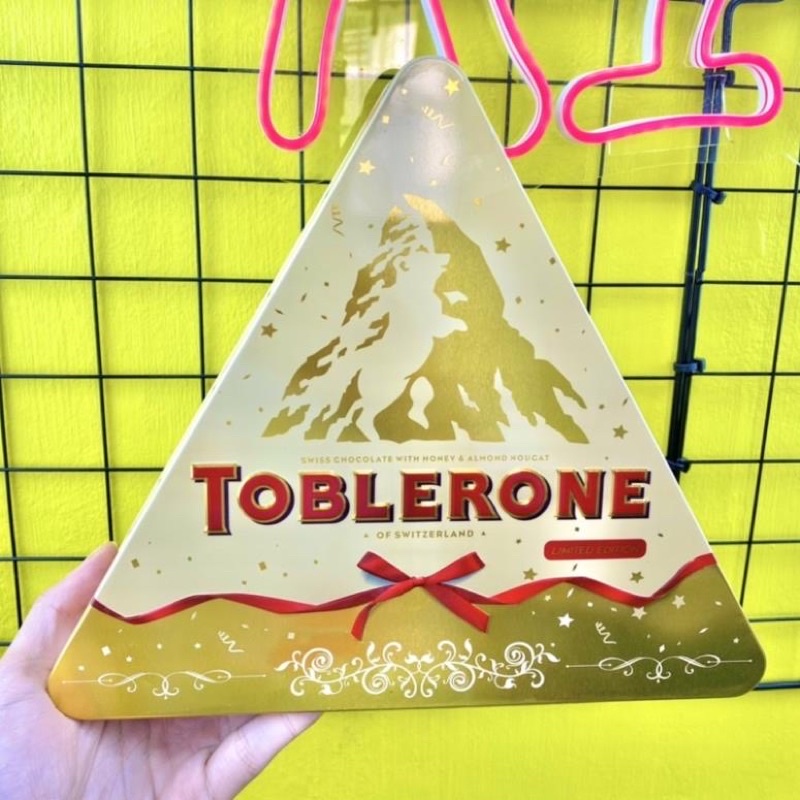 SOCOLA (CHOCOLATE) TOBLERONE HỘP THIẾC TAM GIÁC