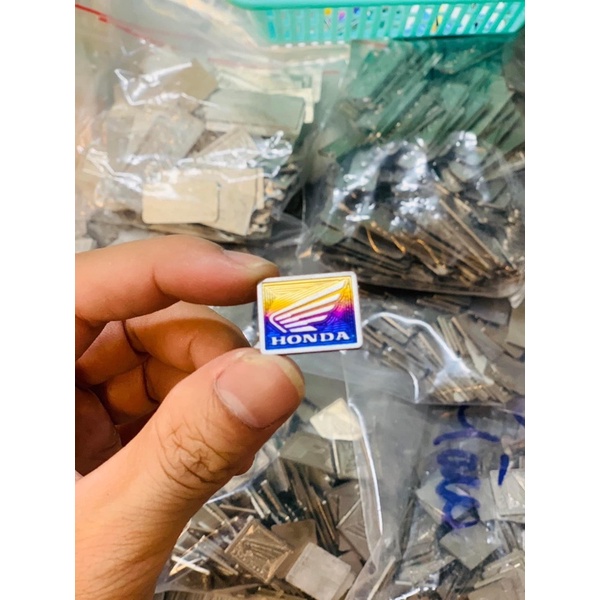 Tem Logo honda titan, thích hợp dán biển số,bợ đồng hồ