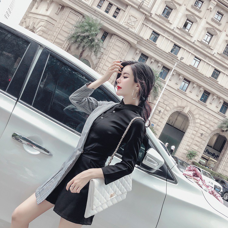 Jumpsuit đen phối vest