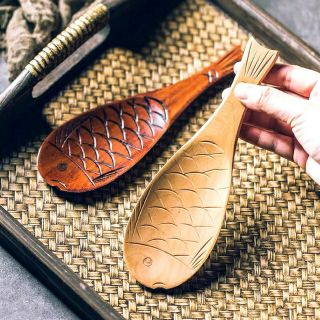 Muôi cá gỗ xới cơm