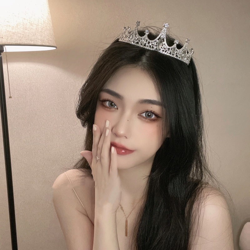 Vương Miện Đính Đá Thiết Kế Sang Trọng Cho Cô Dâu