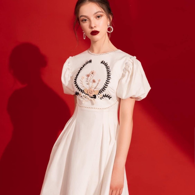 Váy trắng tay bồng The Maven