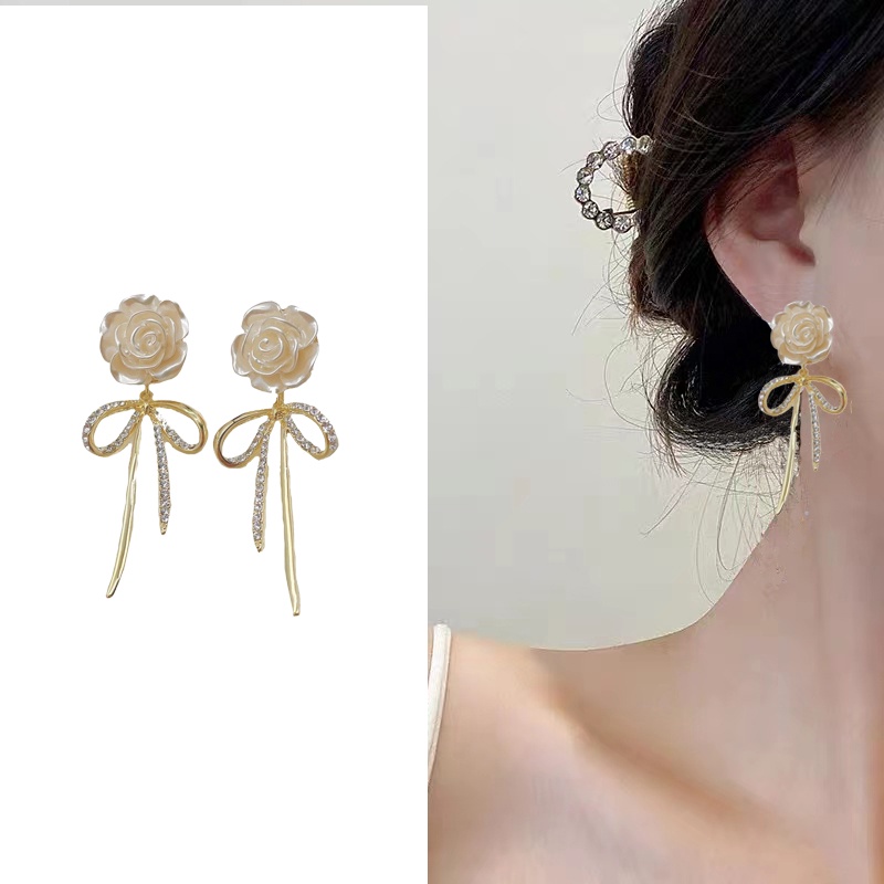 Hoa Tai Dáng Dài Mặt Hình Hoa Trà Phối Tua Rua Phong Cách Vintage