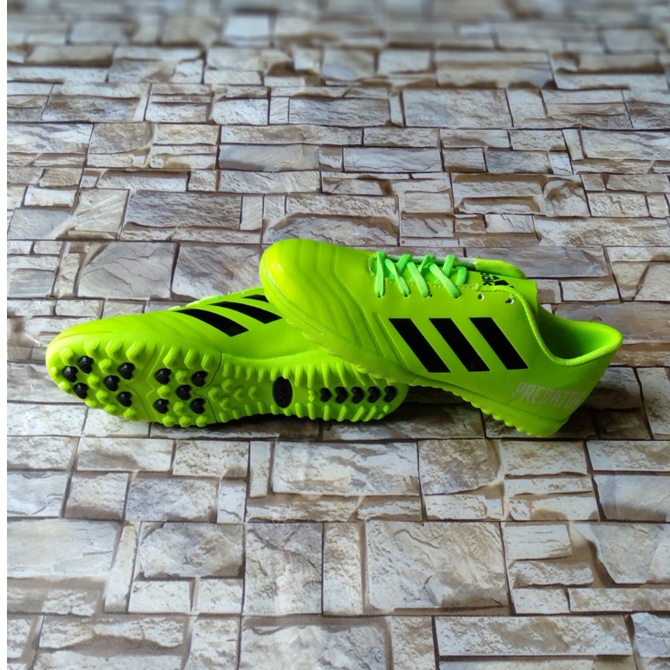 Giày bóng đá sân cỏ nhân tạo Predator - Chất lượng cao và đẹp