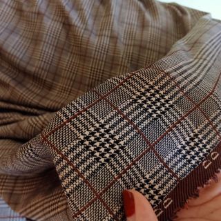 Vải umi kẻ chất mềm đẹp co giãn của bạn Quỳnh Chi Nguyễn. Vải umi kẻ chất mềm đẹp co giãn may váy áo, bộ, vest, quần tây