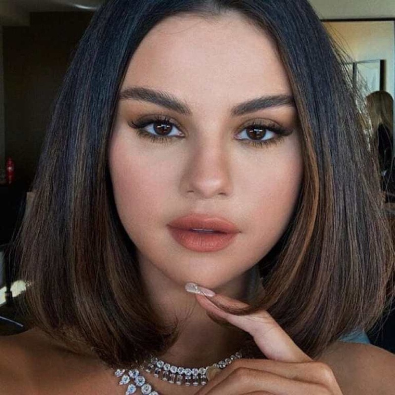 Son Selena Gomez Rare Beauty Glossy Lip Balm màu Nearly Neutral