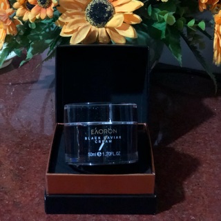 Kem dưỡng trứng cá đen Eaoron Caviar Cream