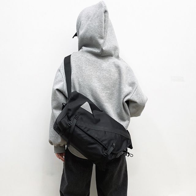 [Mã SKAMA06 giảm 8% tối đa 50K đơn 250K] Túi đeo chéo tam giác unisex | BigBuy360 - bigbuy360.vn