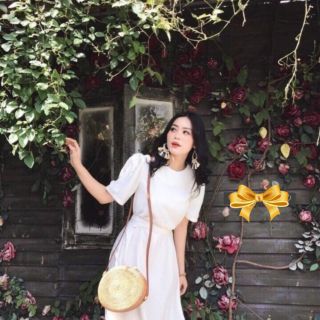 Đầm xuông thắt eo