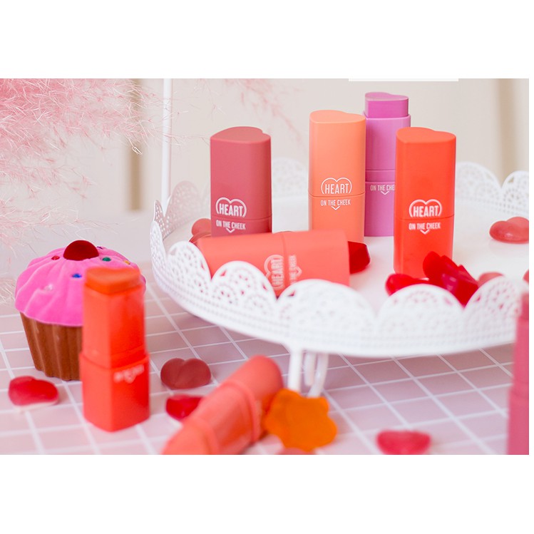 Má hồng dạng thỏi A'pieu HEART On The Cheek 5.5g | BigBuy360 - bigbuy360.vn