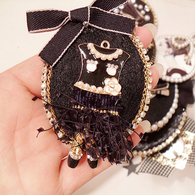 Trâm cài áo hình hoa trà đính ngọc trai sang trọng