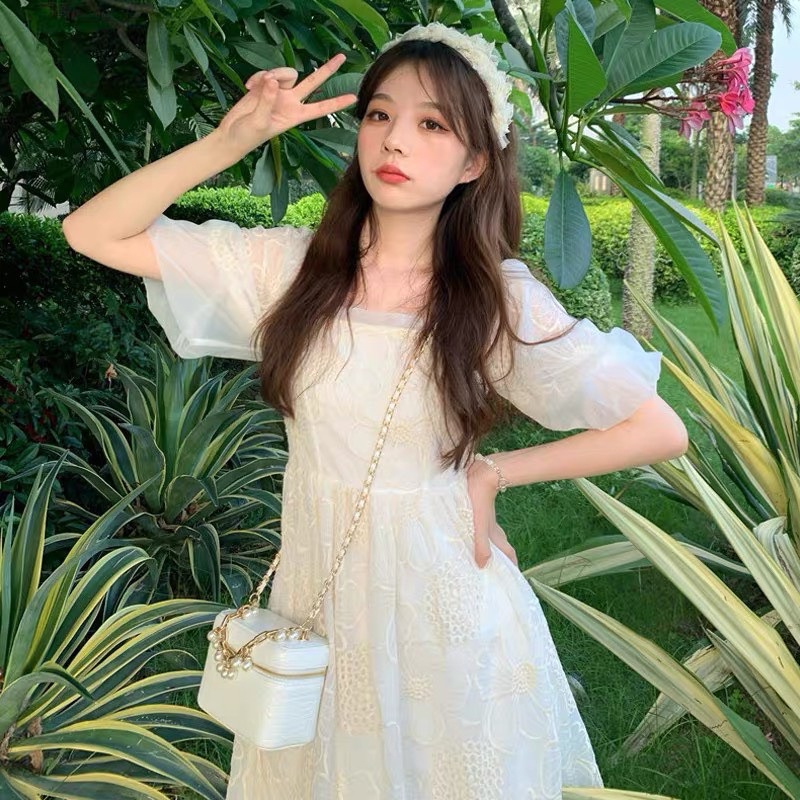 ĐẦM HOA NỔI XÔ TRẮNG CỔ VUÔNG BBD TAY BỒNG