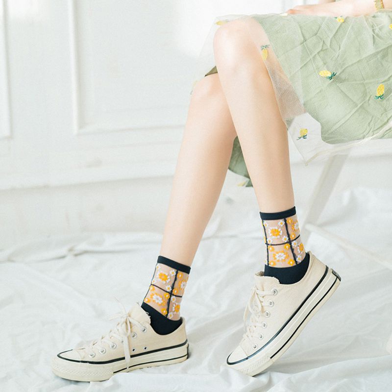 Tất Lưới Trong Suốt Họa Tiết Hoa Cúc Xinh Xắn