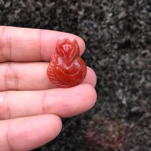 MẶT DÂY CHUYỀN HỒ LY MÀU HUYẾT THIÊN NHIÊN