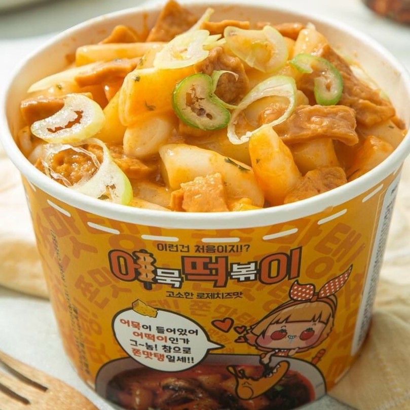 Bánh gạo tokpokki Hàn Quốc Tteokbokki kèm chả cá ăn liền vị phô mai, cay, cay ngọt, phô mai - tokbokki hộp 143g tiện lợi | BigBuy360 - bigbuy360.vn