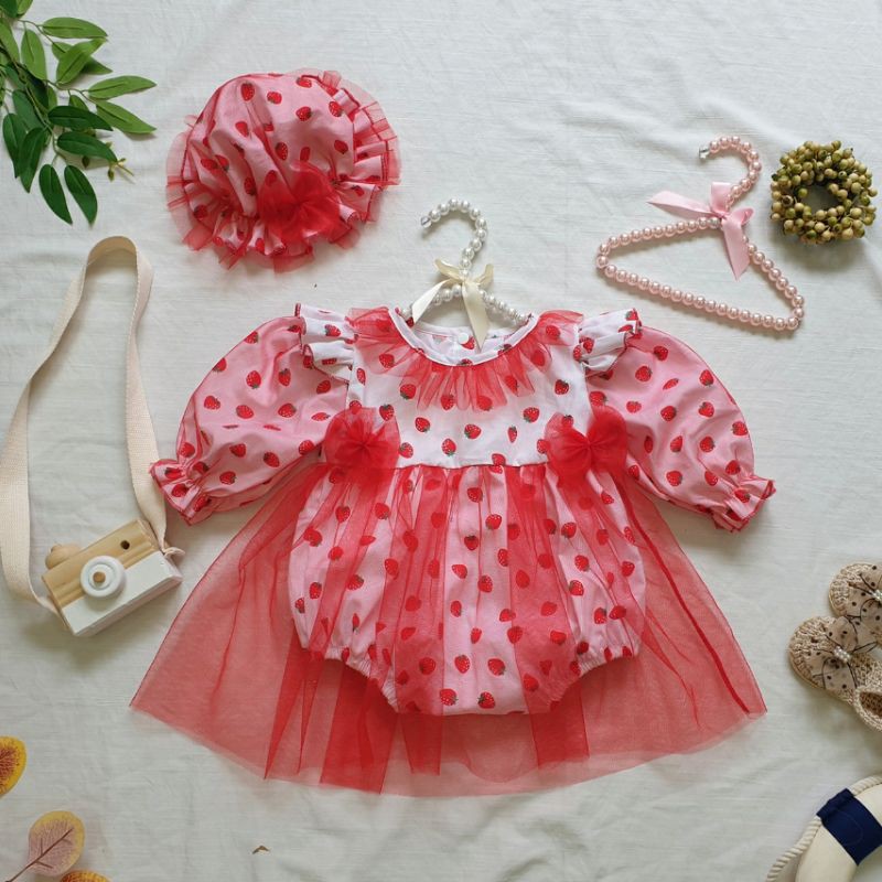 Body dâu tây phối váy lưới đỏ kèm mũ cho bé 7 -9kg