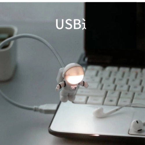 Đèn ngủ cắm LED phi hành gia du hành vũ trụ - Đèn đọc sách độc đáo