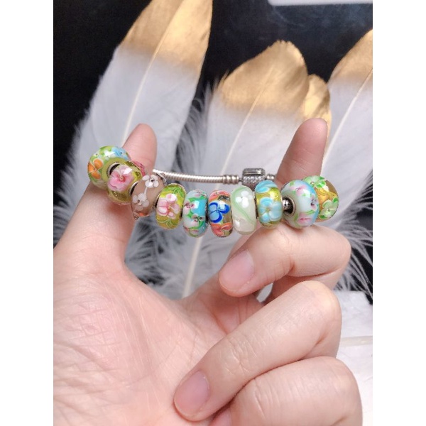 Charm thủy tinh hoa, thủy tinh màu xỏ vòng.