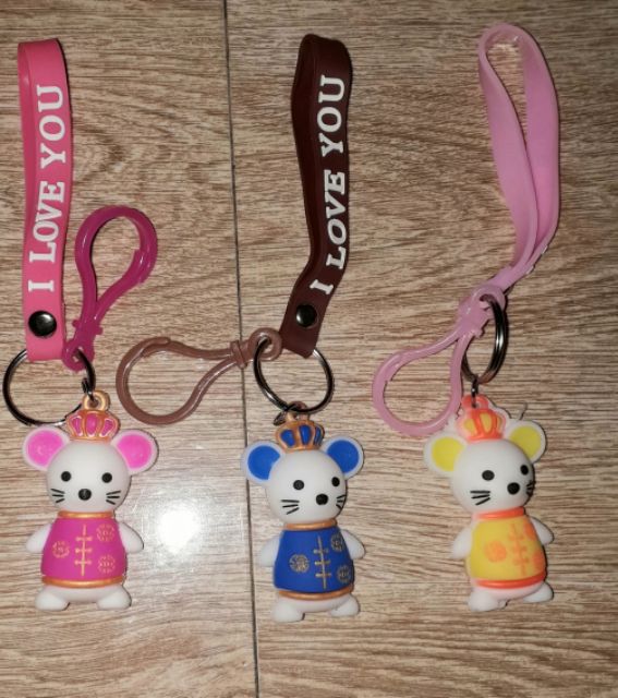 Một chiếc móc hình chú chuột bằng nhựa đặc rất đẹp