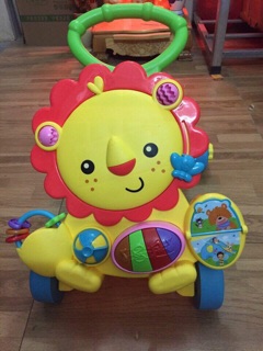 Xe tập đi Lion walker